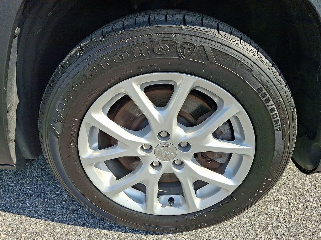 Used 2016 Black Jeep Latitude image 9