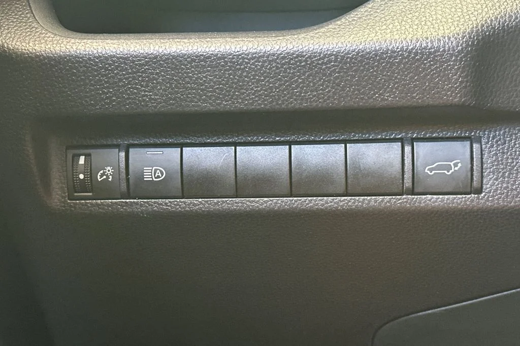 2025 Toyota RAV4 XLE Premium - Photo 31