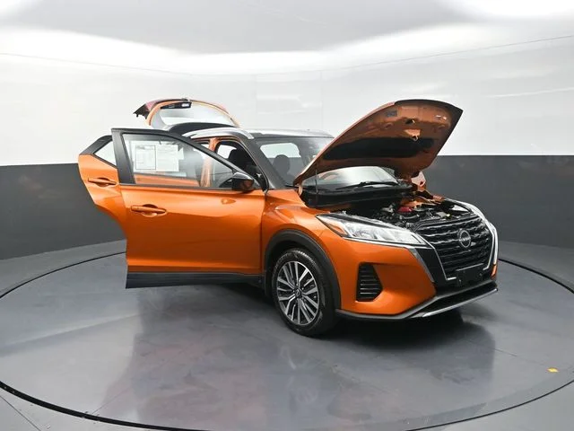 Used 2022 Orange Nissan SV image 29