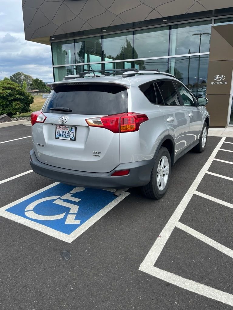 Used 2013 Classic Silver Metallic Toyota XLE image 5