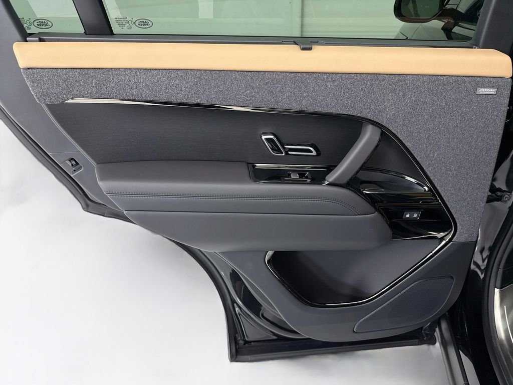 New 2026 Santorini Black Land Rover Dynamic SE image 26