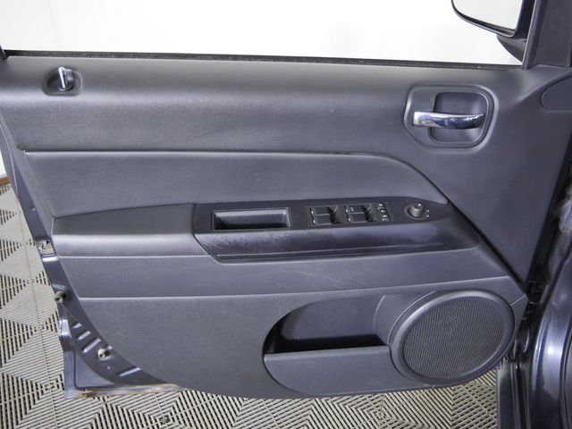 Used 2015 Gray Jeep Altitude image 18