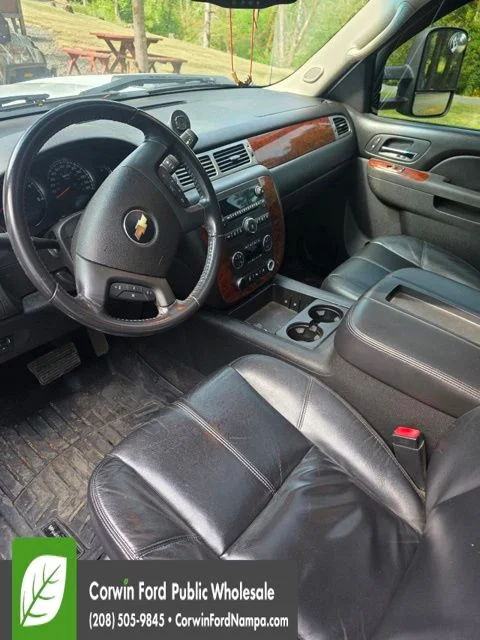 Used 2010 White Chevrolet LTZ image 13