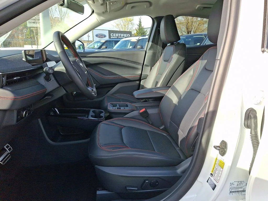 2025 Ford Mustang Mach-E Premium - Photo 13