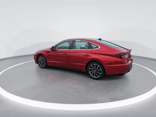 Used 2020 Red Hyundai Limited image 6