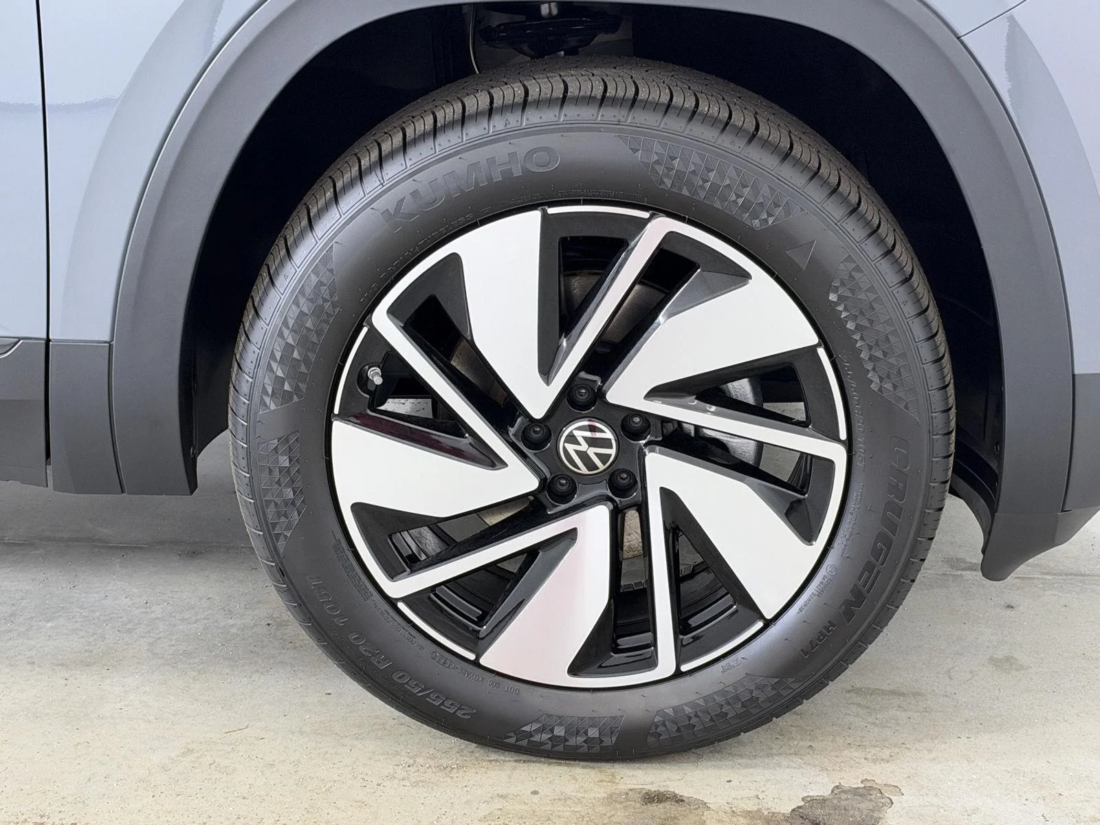 New 2026 Pure Gray Volkswagen 2.0T SE w/Technology image 13