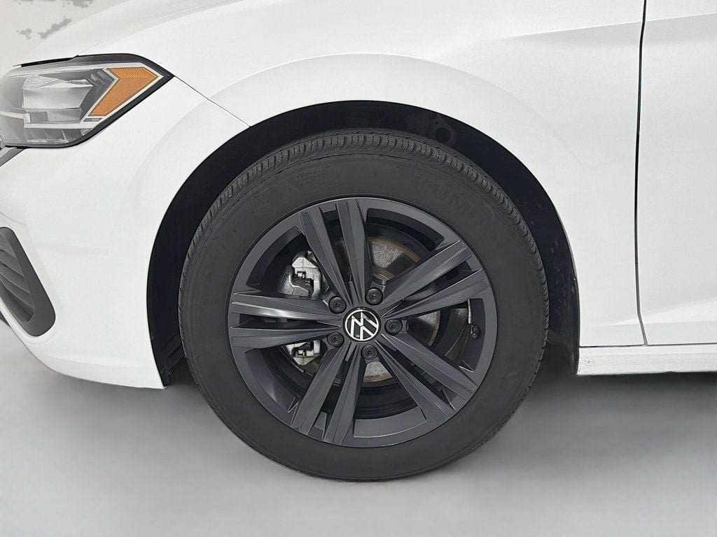 Used 2024 Opal White Pearl Volkswagen SE Automatic image 30