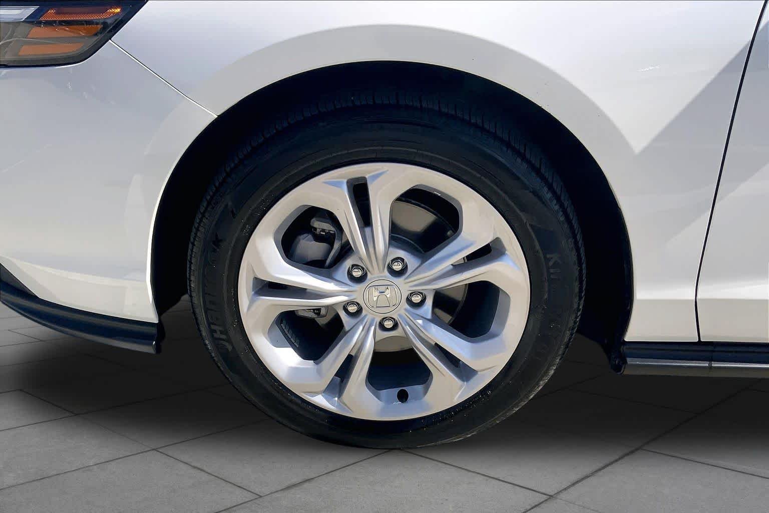 Used 2026 Platinum White Pearl Honda LX image 10
