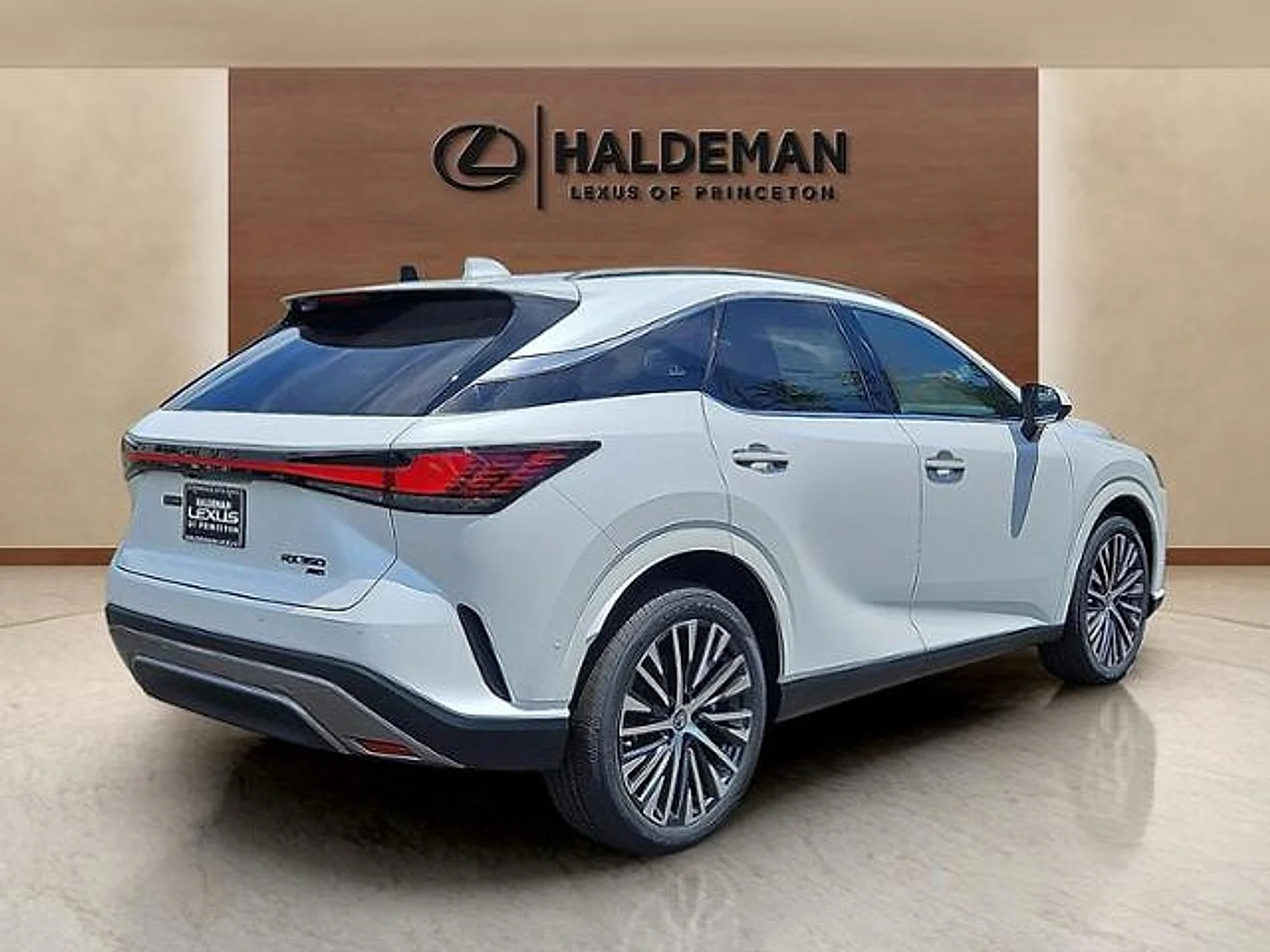 Used 2026 Eminent White Pearl Lexus Premium+ image 4