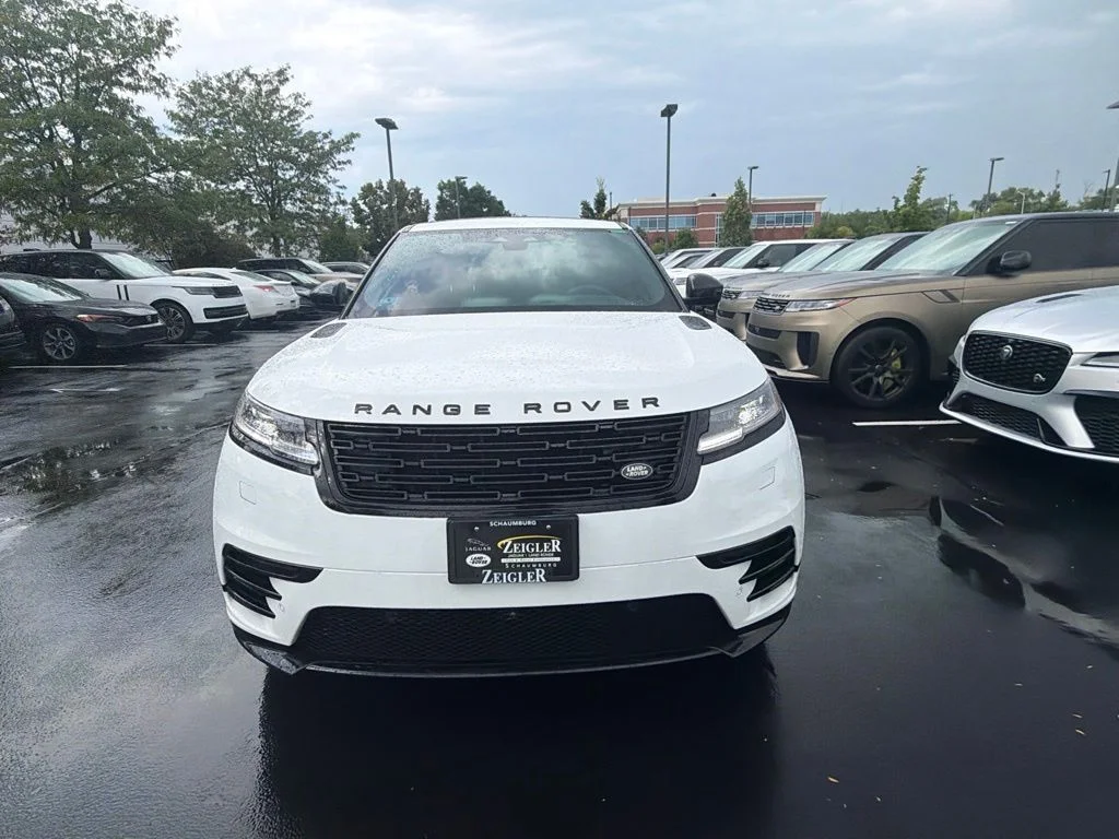 Used 2025 White Land Rover Dynamic HSE image 8
