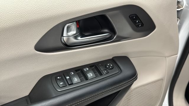 Used 2023 Bright White Clearcoat Chrysler Touring L image 19