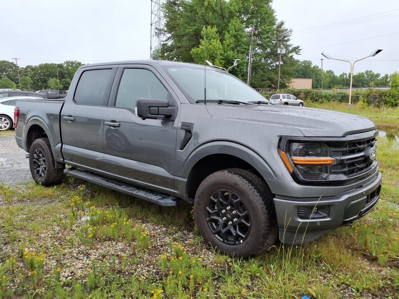 New 2026 Carbonized Gray Metallic Ford XLT image 2