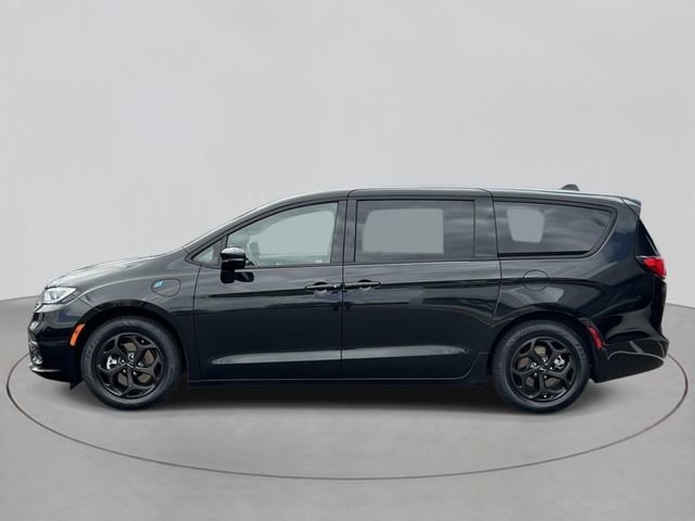Used 2022 Chrysler Pacifica Hybrid Touring L with VIN 2C4RC1L79NR213748 for sale in St. Clair Shores, MI