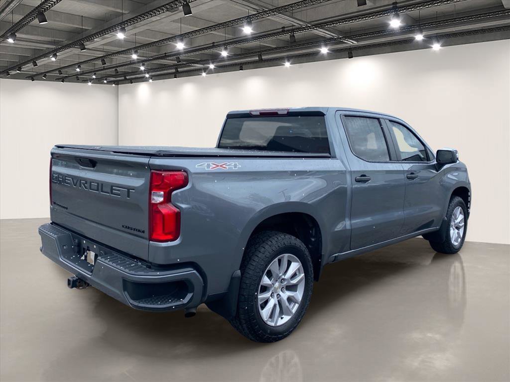 Used 2021 Satin Steel Metallic Chevrolet Custom image 7