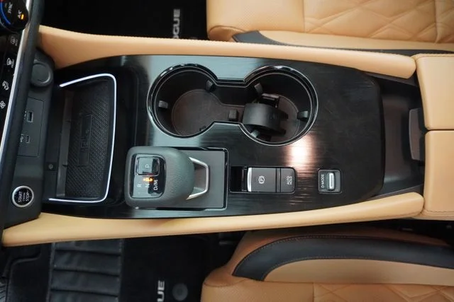 Used 2023 Black Nissan Platinum image 31