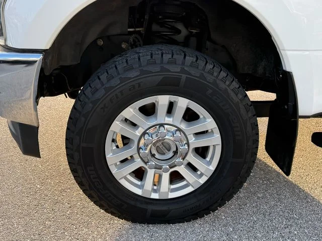 Used 2019 Oxford White Ford XLT image 4