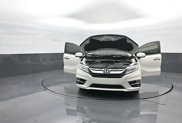 Certified Used 2018 Diamond White Honda Touring image 42