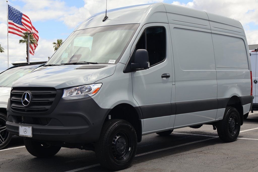 2025 Mercedes-Benz Sprinter 2500 144 WB HO Standard Roof 4x4's photo