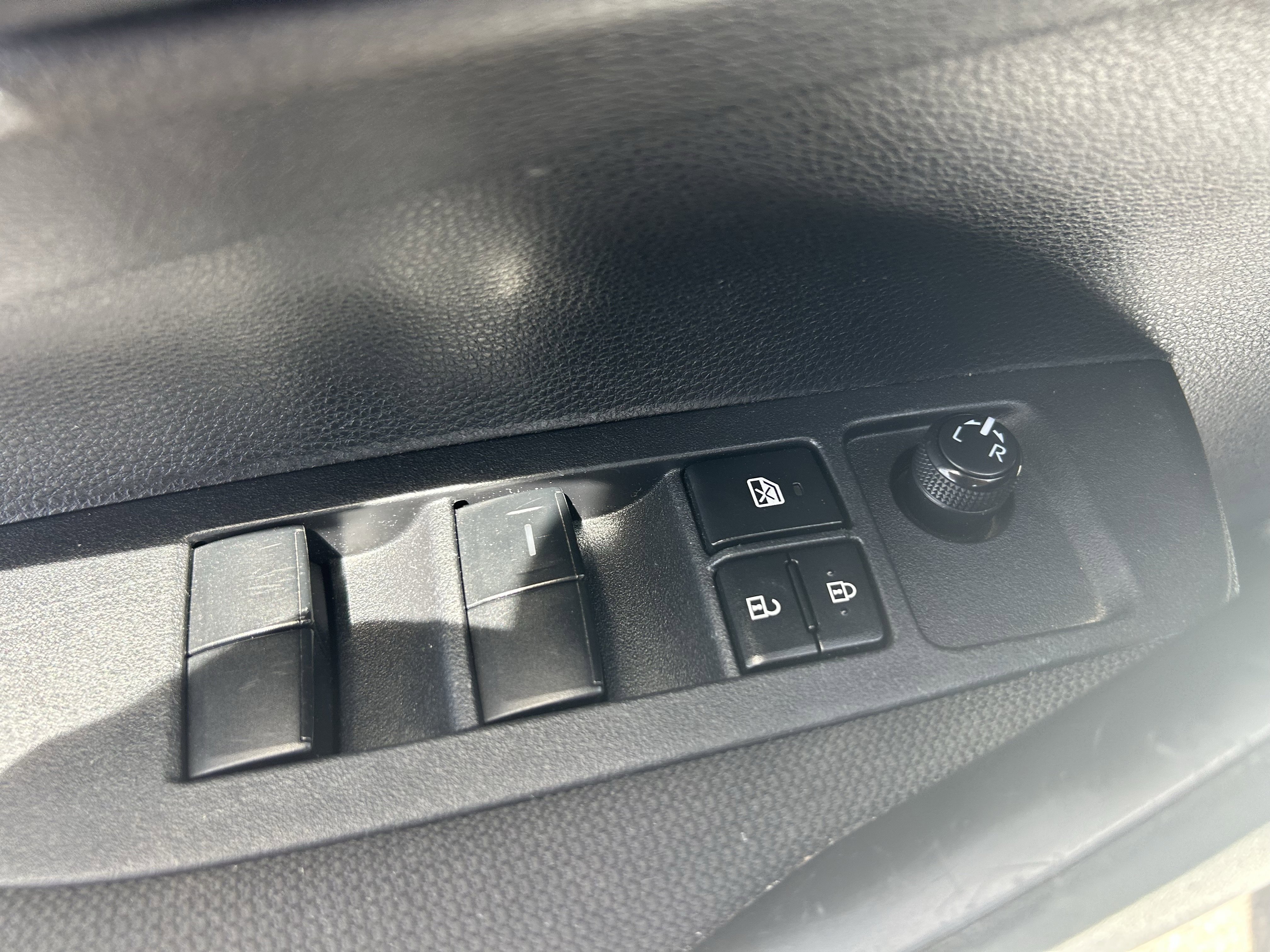 2023 Toyota Corolla LE - Photo 27