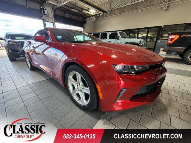 Used 2018 GARNET RED TINTCOAT Chevrolet 2LT image 1