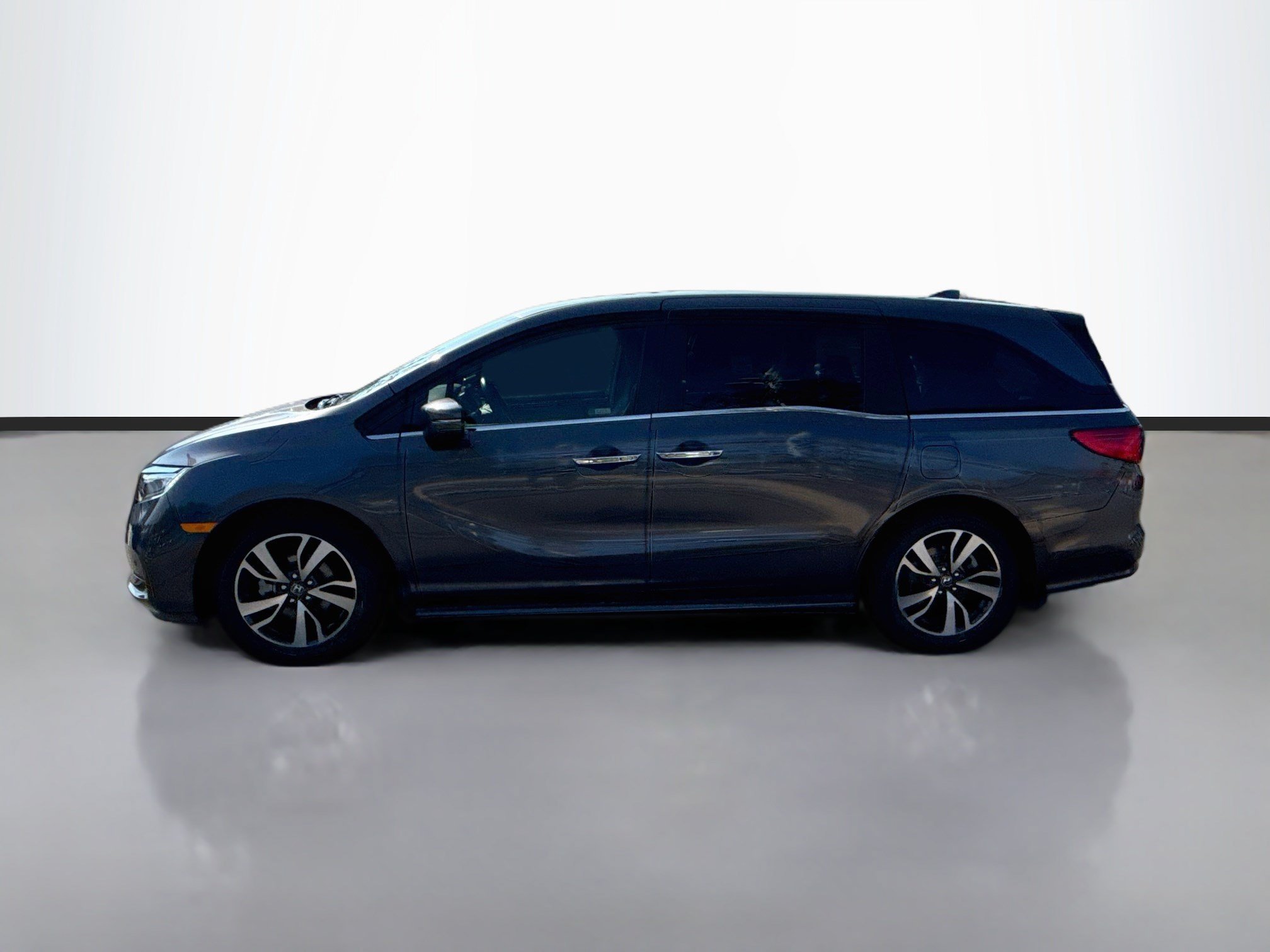 Used 2024 Modern Steel Metallic Honda Touring image 4