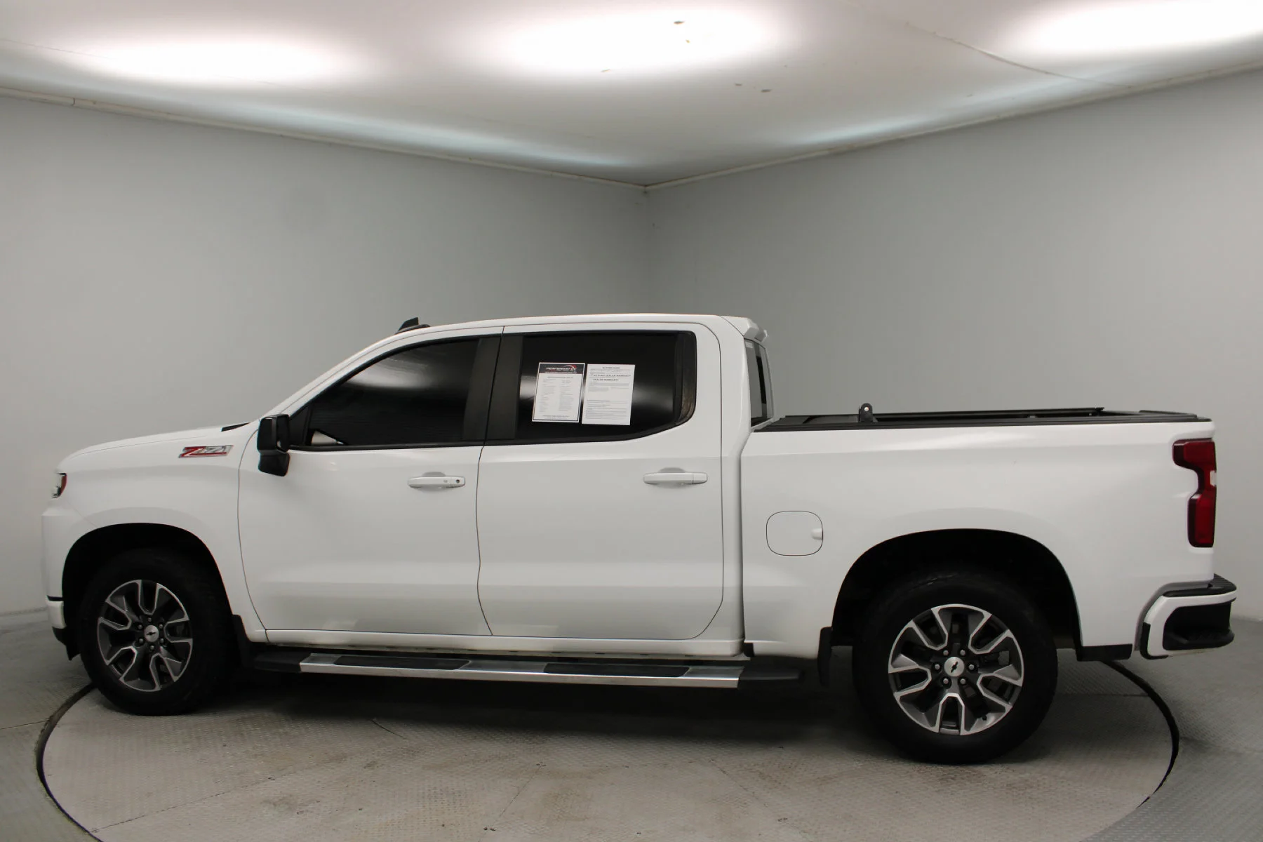 Used 2022 Summit White Chevrolet 4WD Crew Cab 147 RST image 30