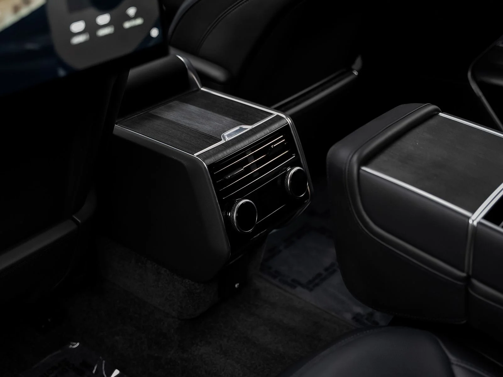 Used 2022 Green Land Rover First Edition image 41
