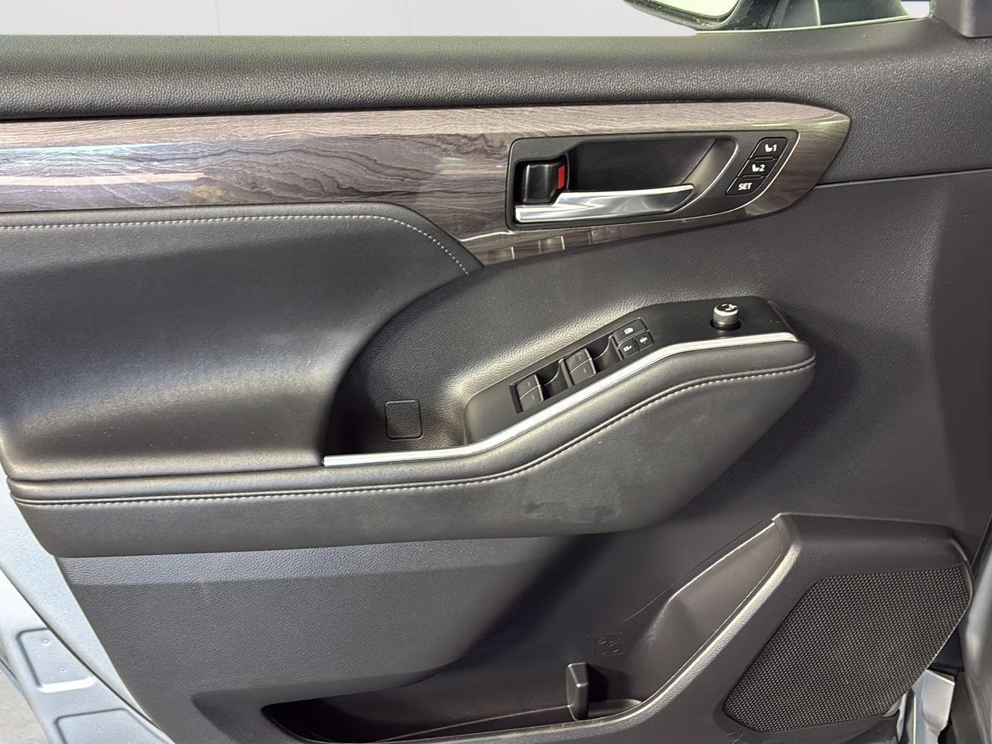 Used 2022 Celestial Silver Metallic Toyota Platinum image 27