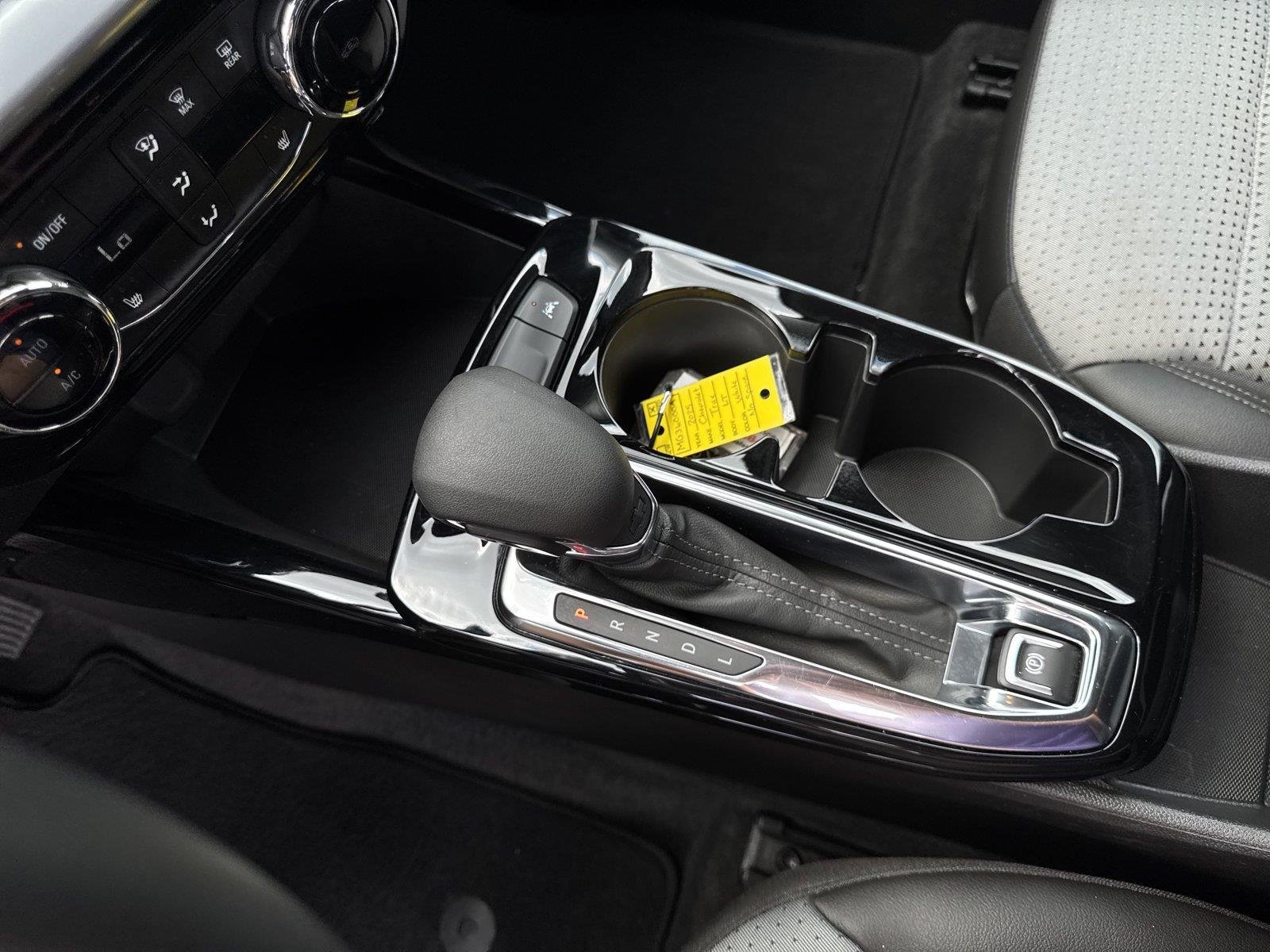 Used 2025 Summit White Chevrolet LT image 27