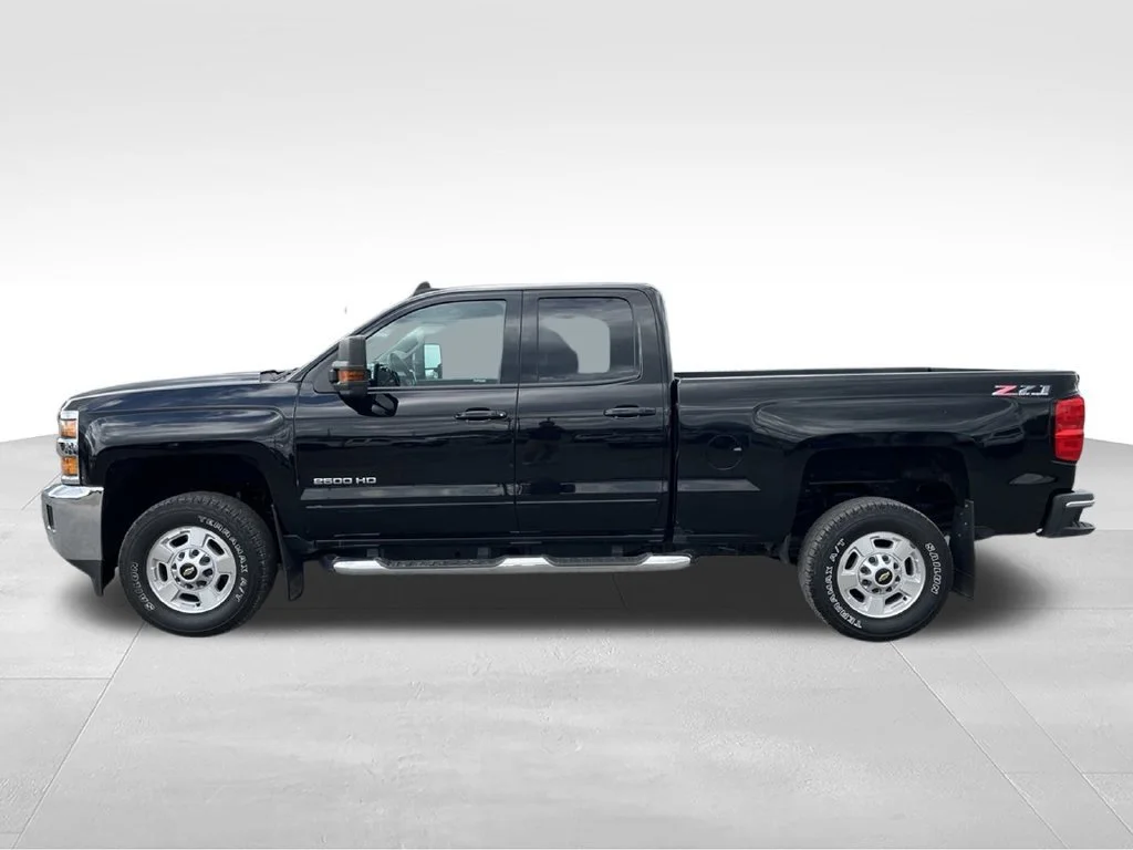Used 2018 Black Chevrolet LT image 8