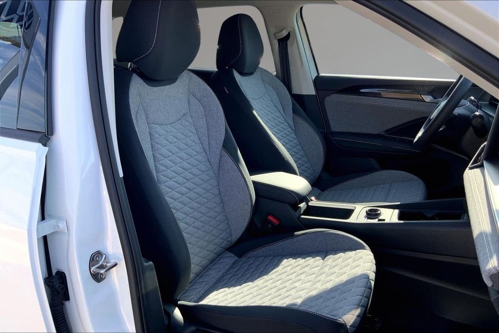 New 2026 Pure White Volkswagen 2.0T S image 11