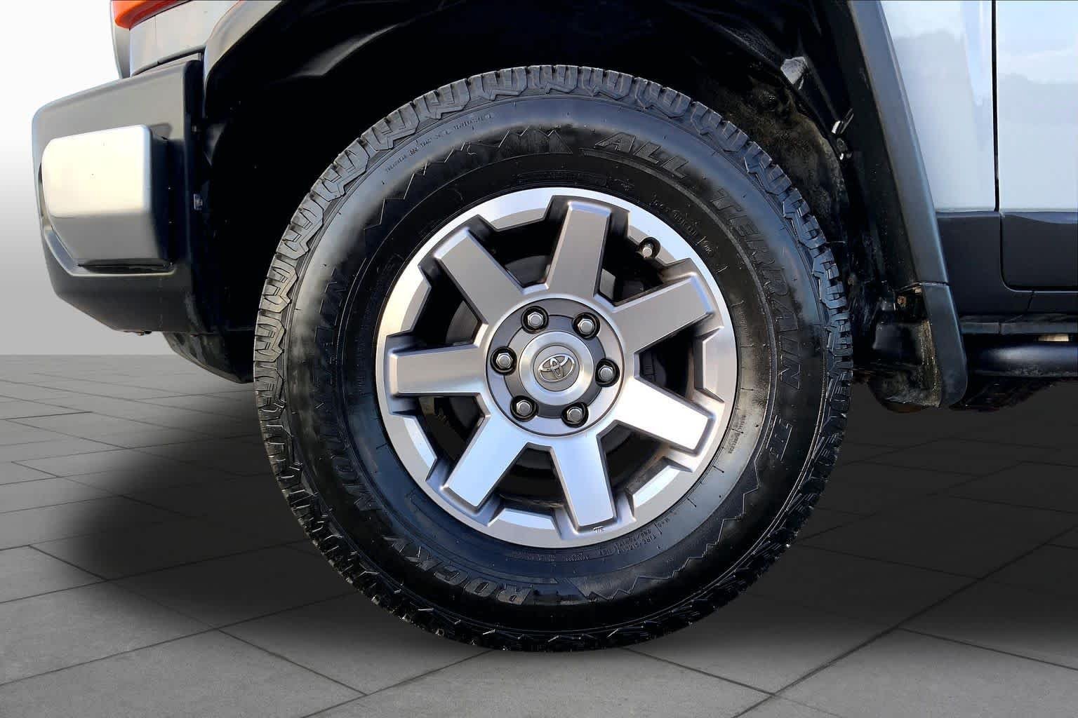 Used 2014 Cement Toyota  image 11