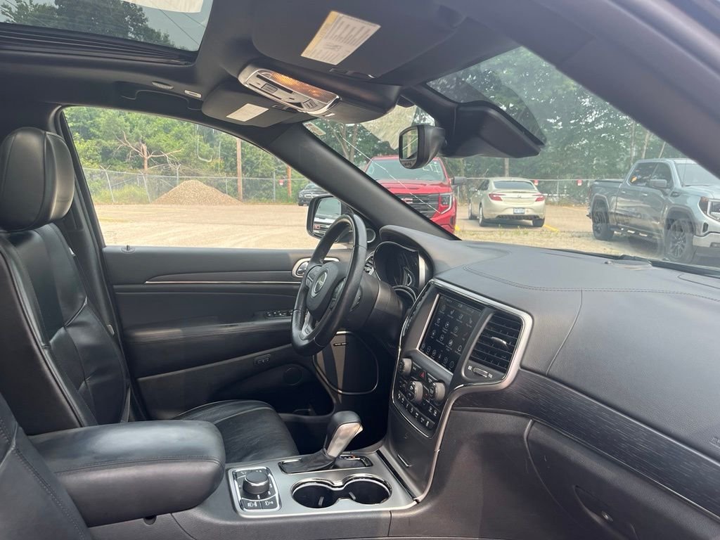 Used 2018 Diamond Black Jeep Overland image 38