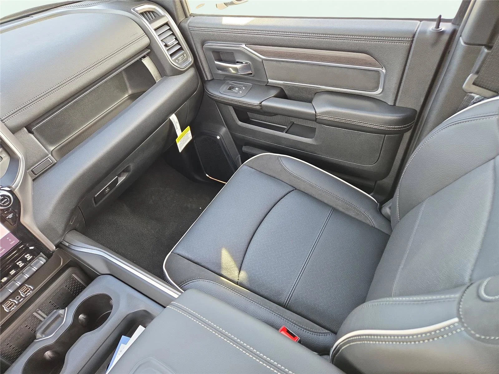 2026 RAM 2500 Laramie - Photo 20