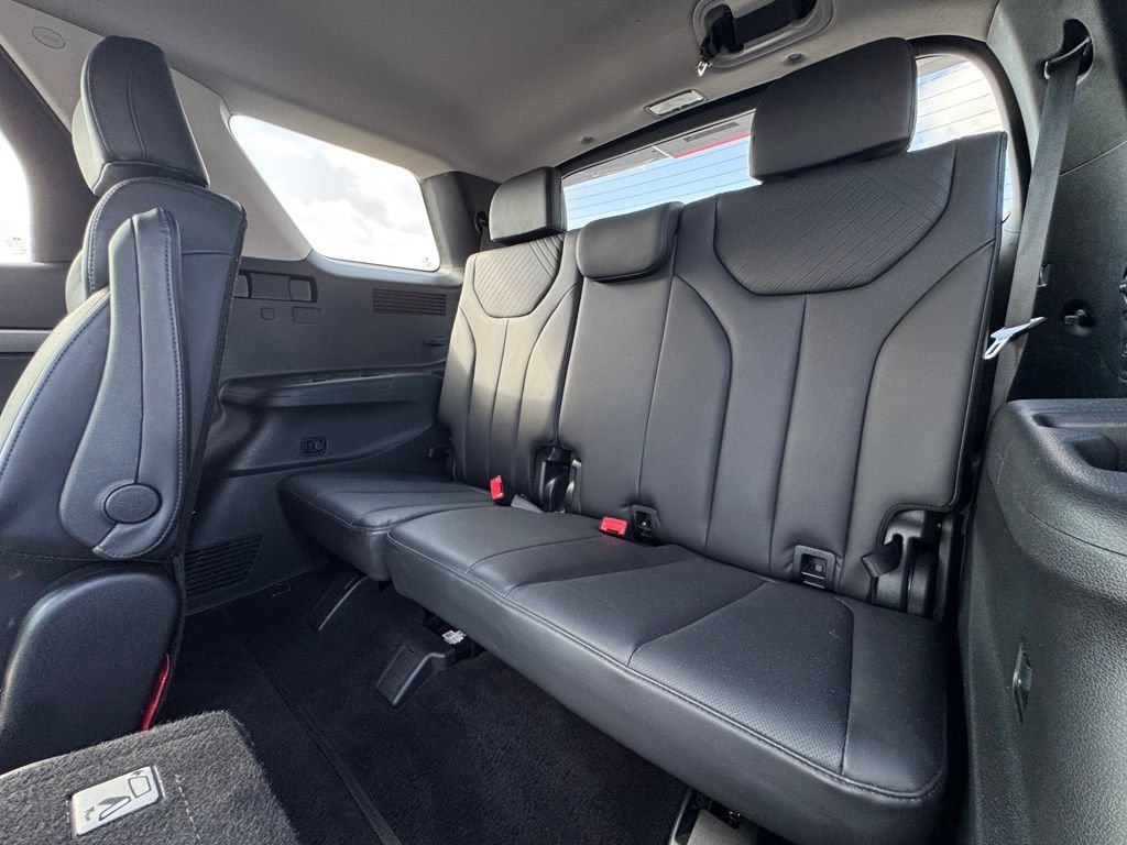 Used 2024 White Hyundai SEL image 21
