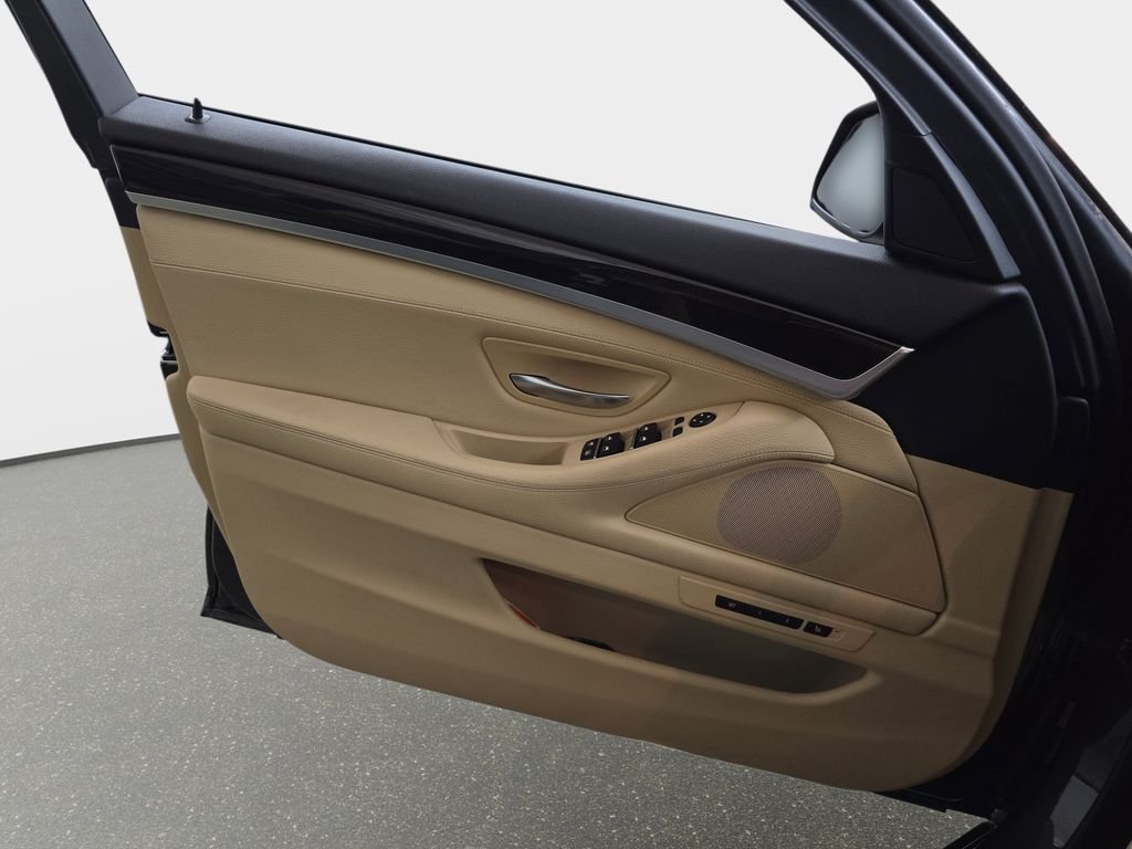 Used 2015 Jatoba Brown Metallic BMW 528i xDrive image 28