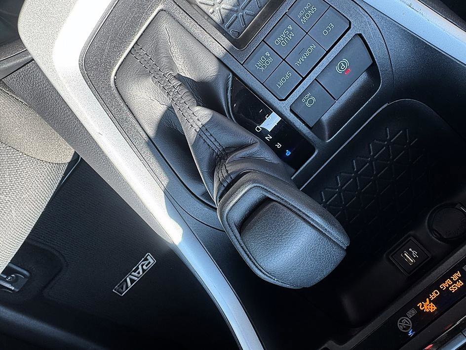 Used 2025 Ice Toyota XLE image 17