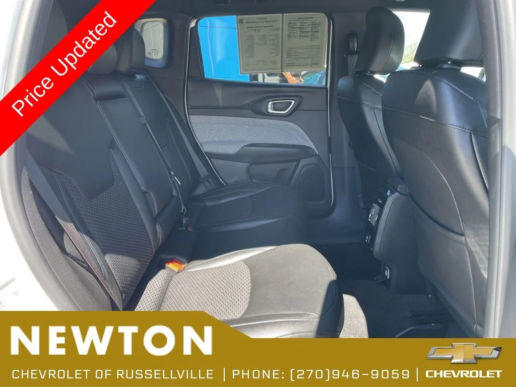 Used 2025 Bright White Clearcoat Jeep Latitude image 31