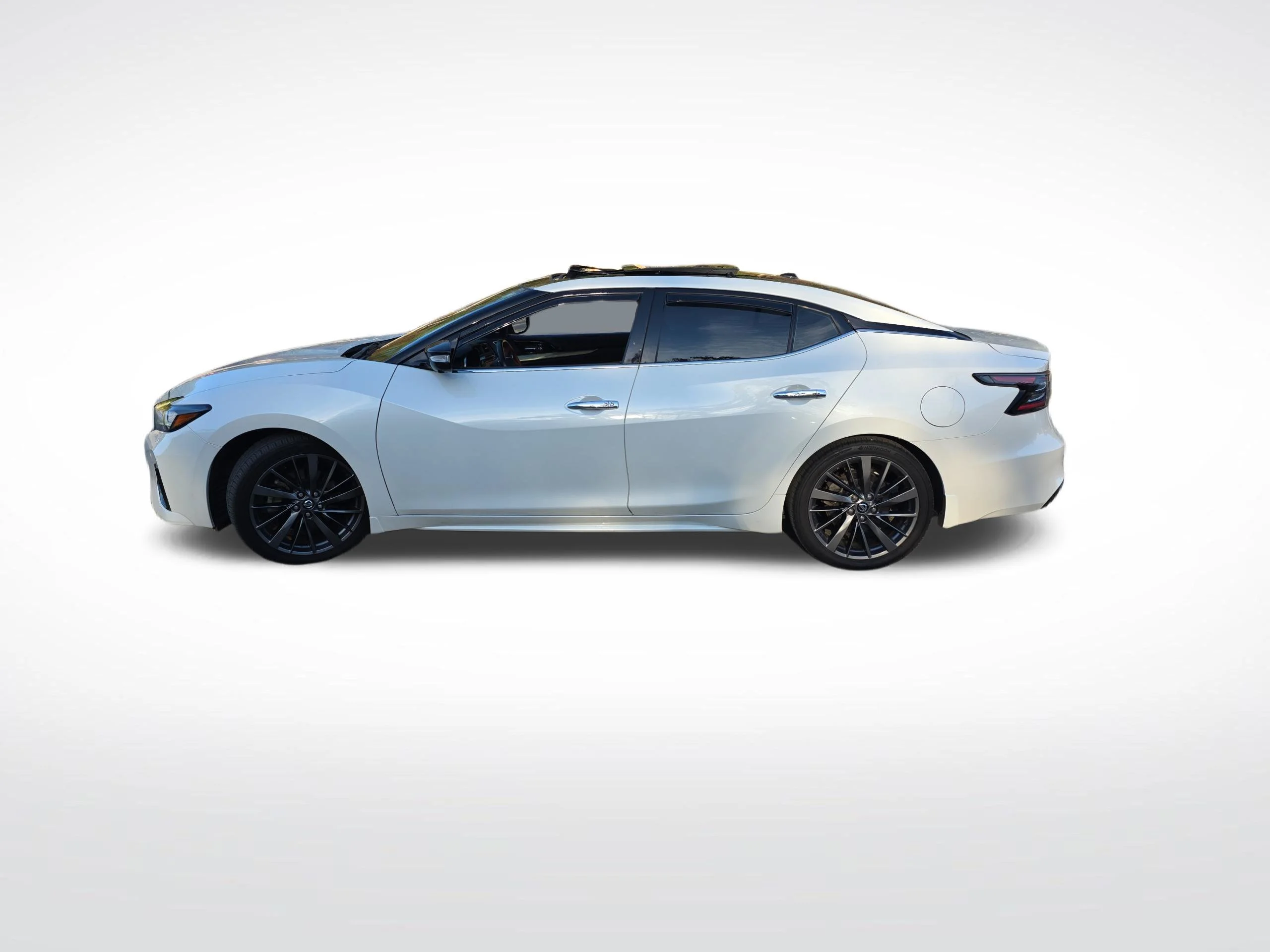 Used 2020 White Nissan Platinum image 8