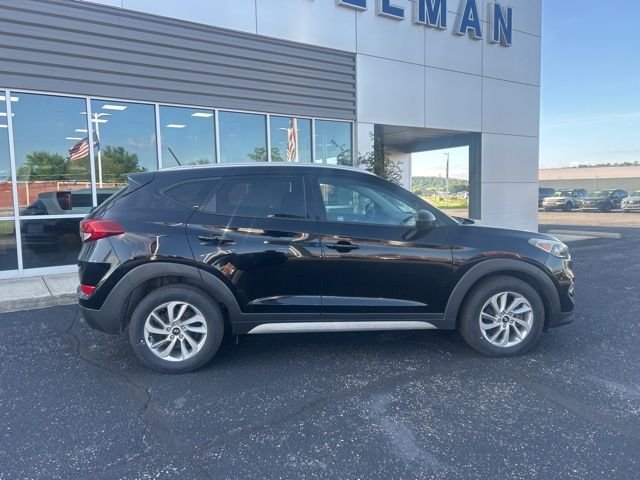 Used 2017 Black Noir Pearl Hyundai SE image 8
