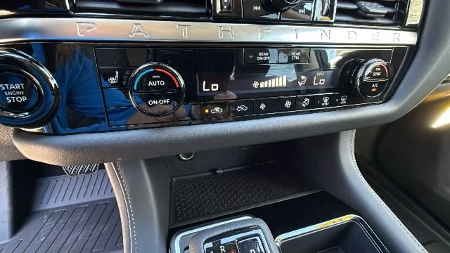 2026 Nissan Pathfinder SV - Photo 14