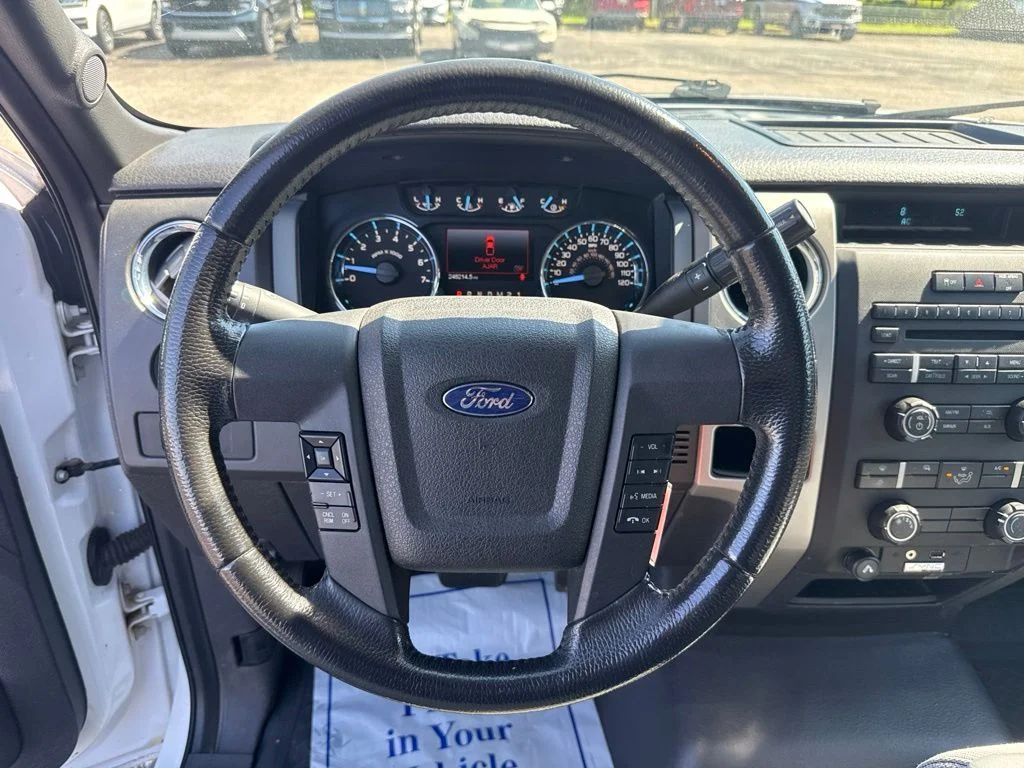 Used 2012 White Ford XLT image 4