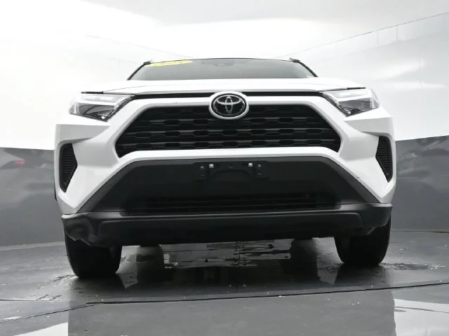 Used 2025 White Toyota XLE image 34