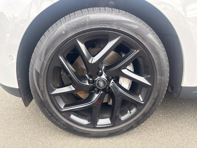 Used 2024 Gray Land Rover SE image 2