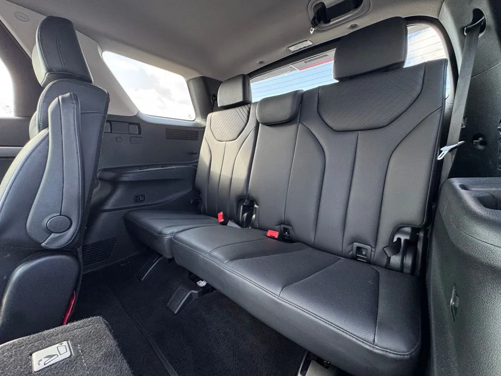 Used 2024 White Hyundai SEL image 21