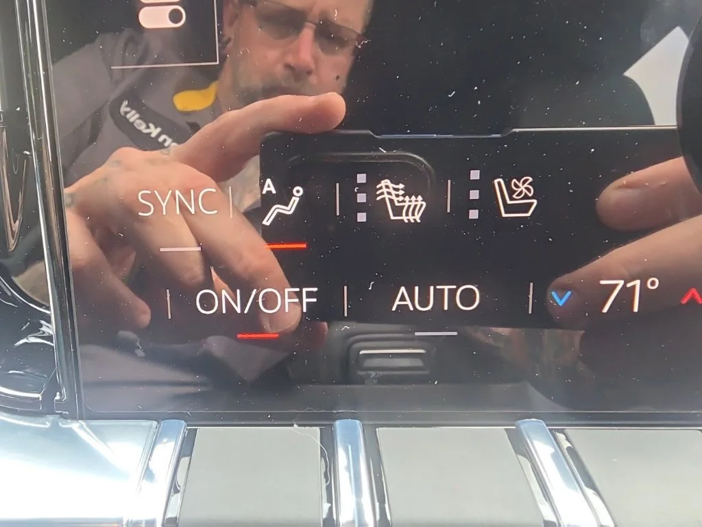 2026 GMC Yukon Denali - Photo 6
