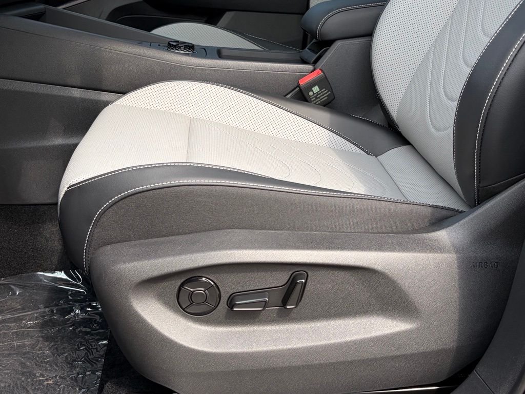 New 2026 Platinum Gray Metallic Volkswagen 2.0T SE image 8