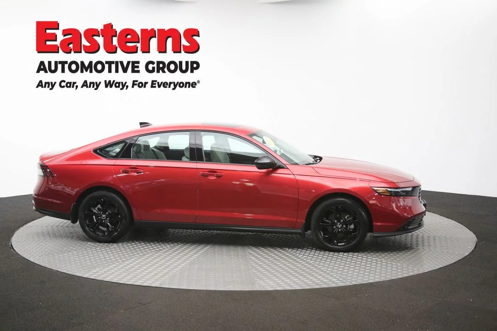 Used 2025 Red Honda SE image 45
