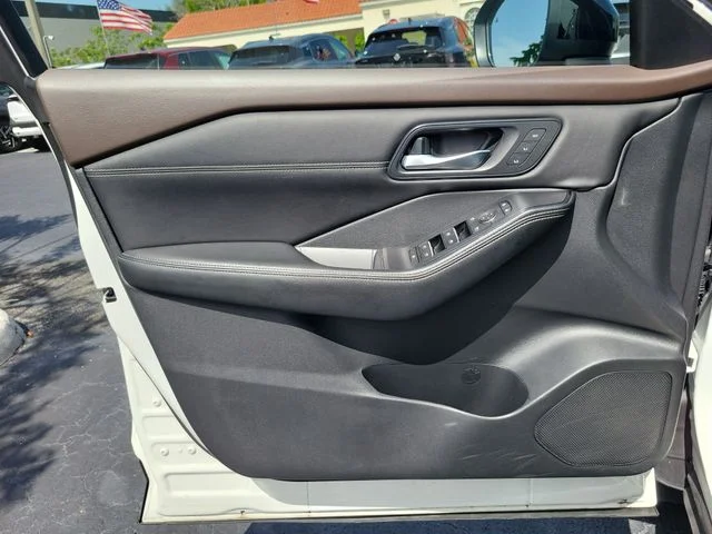 Used 2023 White Nissan SL image 16