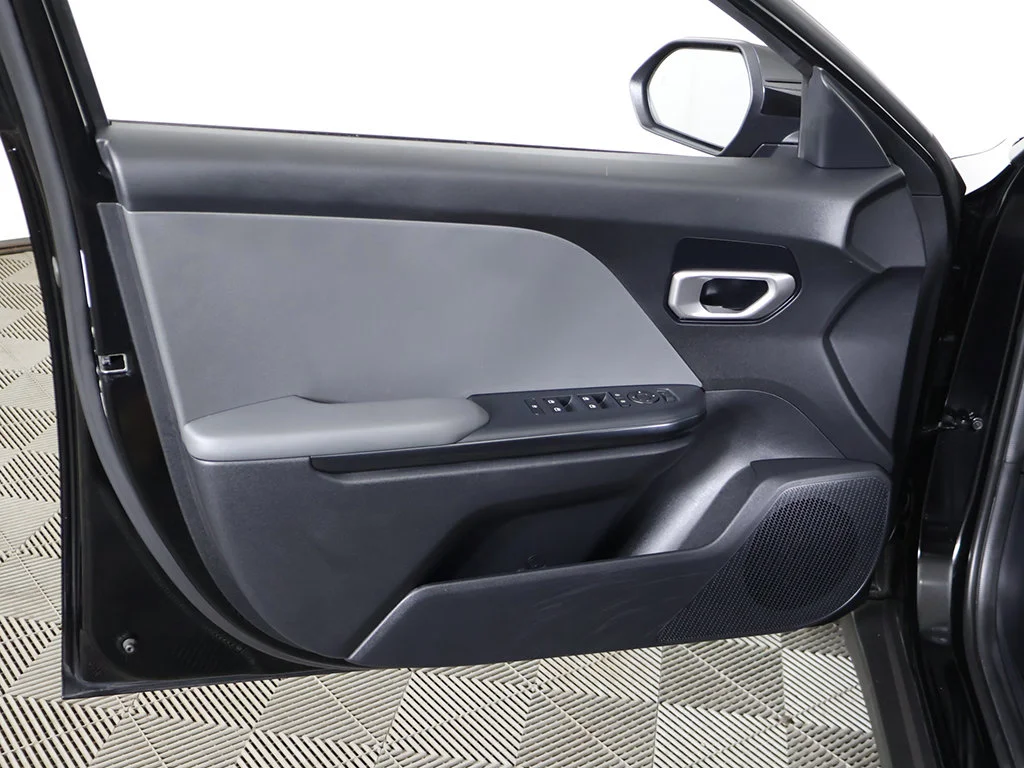 Used 2025 Black Kia LXS image 20